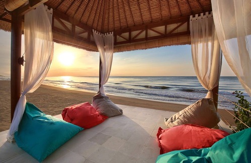 Kalianget Villa | Superb luxury beachfront Villa with Chef & staff. Friends & Family friendly