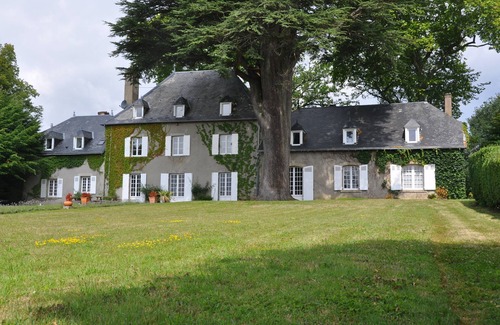 Masbaraud-Merignat House | Superb Manor House with swimming pool and Jacuzzi, full nature, very quiet, 12 pers