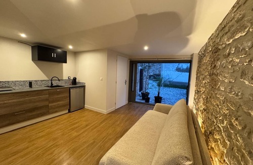 Balaruc-le-Vieux Apartment | Superb renovated studio in medieval house with terrace and view of Thau lagoon