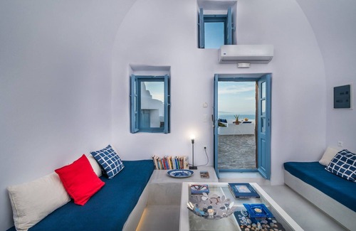 Finikia Villa | Superb Santorini Suites | Fava Eco | Grand Suite with Outdoor Private Jacuzzi.