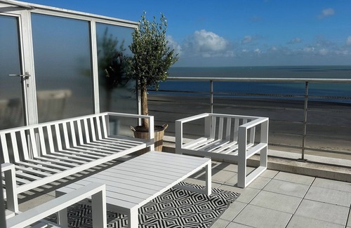 Heist Apartment | Superb seafront penthouse 90 M2 and 90 M2 terrace 2 garages <2 bedrooms 2 bathrooms