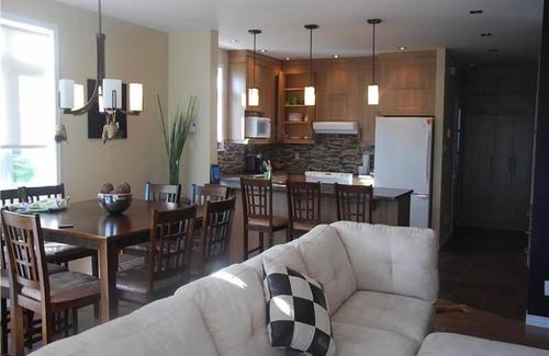 Owl's Head Ski Resort Ski Chalet | Superb ski in /ski out chalet directly located on the ski slopes at Owl's head