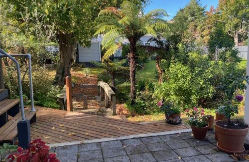 Whanganui House | Superb studio retreat with Spa, Pool & BBQ access