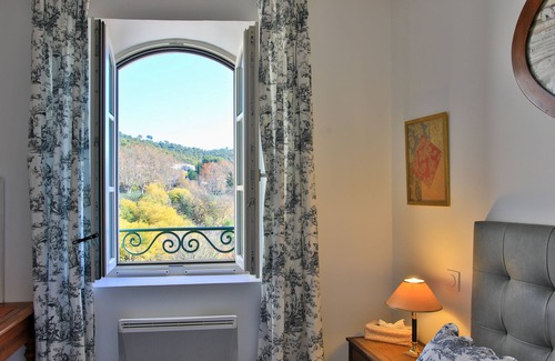 Villecroze House | Superb T3 with view in Provence - comfort - "House of the Arcades" 3 Rooms - N + 1