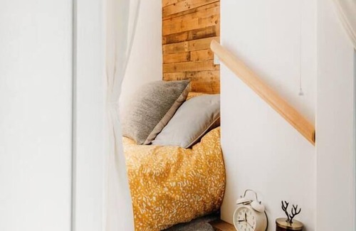 Caldicot House | Superb Tiny Home. Super fast Wi-Fi. Parking.