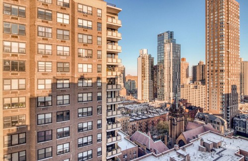 Upper East Side Apartment | Superb UES 2BR w/Gym & Elevator, close to Central Park, by Blueground