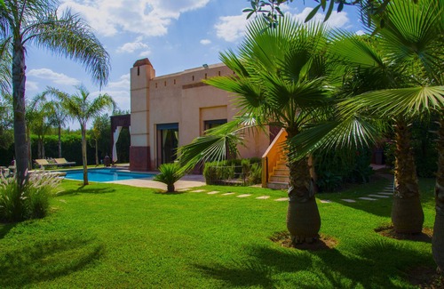 Oulad Hassoune Villa | Superb Villa 6p, Heated Pool 8x4m & Garden not overlooked, FAMILY ONLY