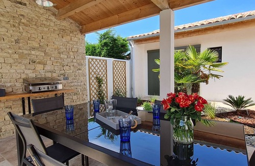 La Flotte House | Superb villa with pool in the heart of the village