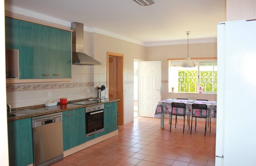 Parchal Villa | Superb villa with private pool in residential area close to beaches