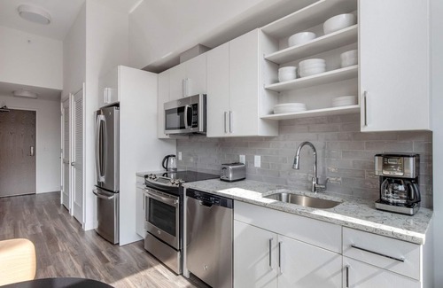West End Apartment | Superb West End 1BR w/Rooftop Pool, Walk to Nightlife, by Blueground