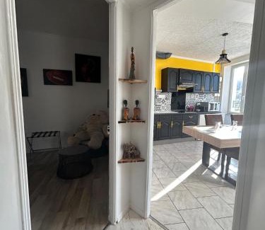 Bogny-sur-Meuse Apartment | Superbe appart rénové vue sur Meuse Miss Africa