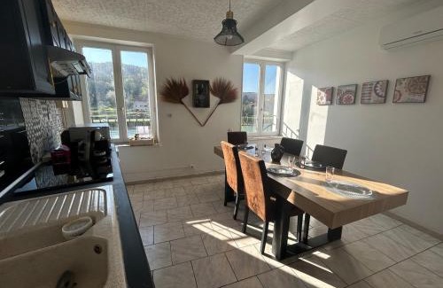 Bogny-sur-Meuse Apartment | Superbe appart rénové vue sur Meuse Miss Africa