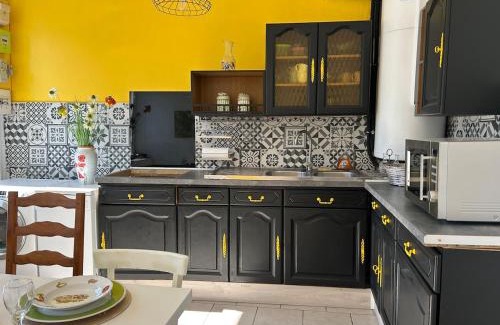 Bogny-sur-Meuse Apartment | Superbe appart rénové vue sur Meuse Le Chic dans le pré