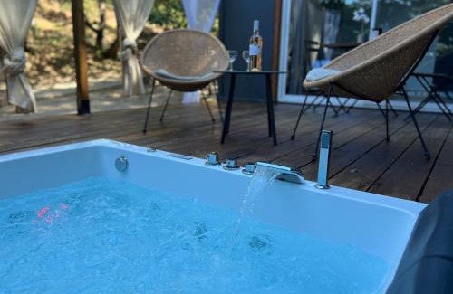 Meyreuil House | Superbe Cabane JACUZZI JARDIN CLIM WIFI PARKING