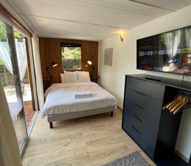 Meyreuil House | Superbe Cabane JACUZZI JARDIN CLIM WIFI PARKING