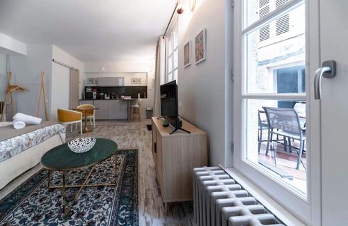 Vieux Vichy Apartment | Superbe studio avec terrasse dans immeuble classé