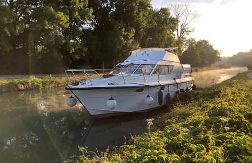 La Ferte-sous-Jouarre Boat Rental | Superbe Vedette de Mer à 45 Minutes de Paris