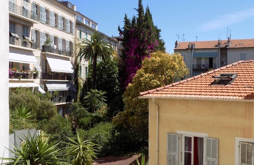 Nice City Centre Apartment | Superbly Appointed 2nd floor Apartment in the Heart of the Carre D'Or