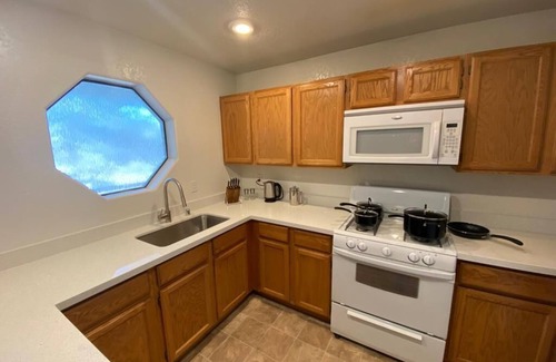 Spring Valley Apartment | Superhost 5 Star ⭐️ Service 2 Bedroom Apartment with Vaulted Ceilings