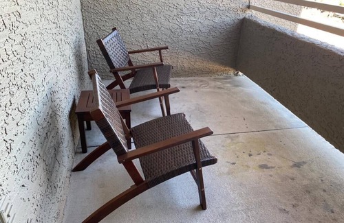 Spring Valley Apartment | Superhost 5 Star ⭐️ Service 2 Bedroom Apartment with Vaulted Ceilings