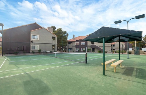 Spring Valley Apartment | Superhost 5 Star ⭐️ Service 2 Bedroom Apartment with Vaulted Ceilings
