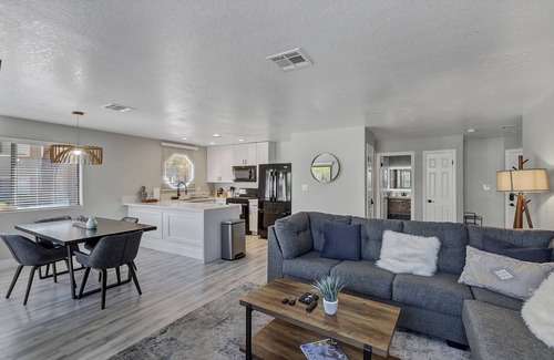 Spring Valley Apartment | Superhost 5 Star ⭐ Service with 2 Bedrooms