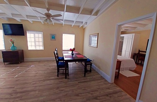 Cockburn Town Hotel | Superior 2 bedrooms 2 bathrooms Suite - FLIRTY FLAMINGOS - Grand Turk Island!