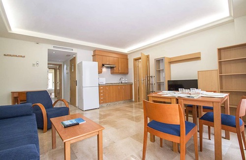 Trinitat Apartment | Superior 2 Bedroom apartment with balcony. VIV 21