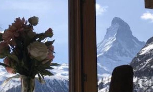 Zermatt Ski Chalet | Superior 4*Apt, direct access, no steps, great views, quiet area, fast WiFi