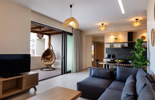 Adelianos Kampos Apartment | Superior Apartment with Private Roof Garden & Hot tub - 100m from the Beach