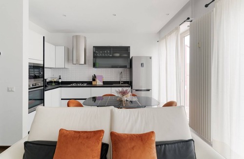 Crescenzago Apartment | Superior Apt with balcony and parking