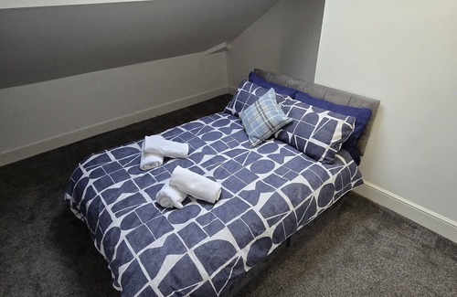 Brierfield Apartment | Superior Double Room Ensuite with Shower Room 6