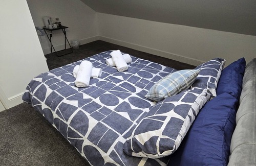 Brierfield Apartment | Superior Double Room Ensuite with Shower Room 6
