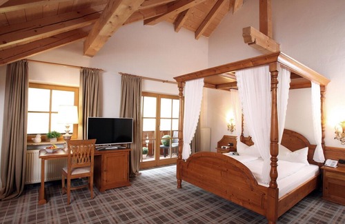 Ettal Hotel | Superior Double Room (hillside and forest view) - Hotel Blaue Gams