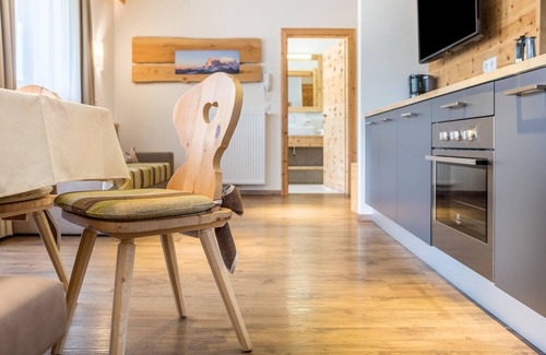 Gudon Apartment | Superior Holiday Apartment 'Marialisa Tulip' with Mountain View, Whirlpool & Wi-Fi