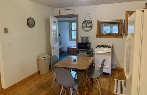 Paradise House | Superior Home - A Cabin in the Woods with SCREENED IN PORCH & Beach Access 🏖