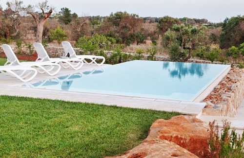 Salve Villa | Superior pool villa w/huge garden