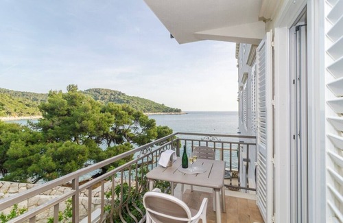 Saplunara Apartment | Superior studio balcony,sea view - GARDEN SECRET