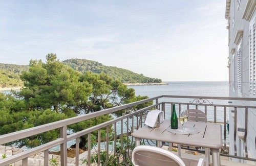 Saplunara Apartment | Superior studio balcony,sea view - GARDEN SECRET