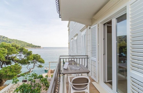 Saplunara Apartment | Superior studio balcony,sea view - GARDEN SECRET
