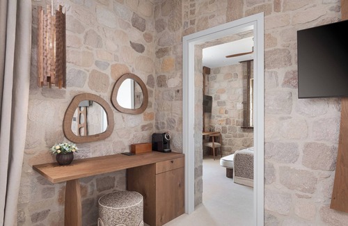 Milos Hotel | Superior Suite by Horizon Suites Milos