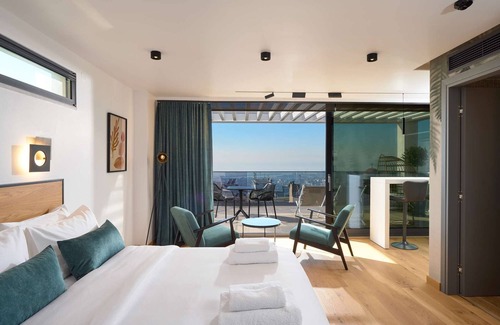 Sykies Apartment | Superior Suite with Sea View