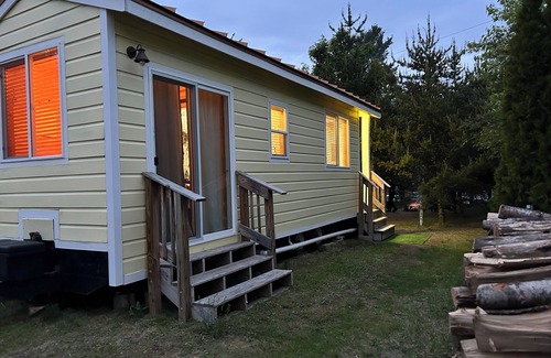Christmas Cabin | Superior Sunrise Tiny Home w/Firepit & access to Pictured Rocks and Grand Island