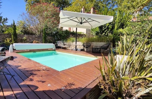 Ceret House | Superlative old town property with pool & bar room