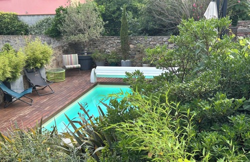 Ceret House | Superlative old town property with pool & bar room