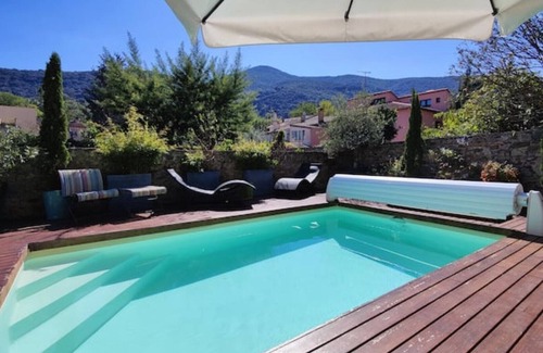 Ceret House | Superlative old town property with pool & bar room