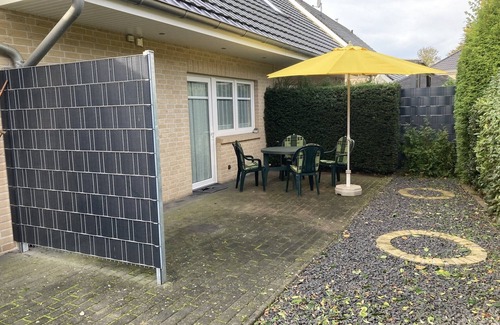 Haren House | Superschöne Voll Ausgestattete Doppelhaushälfte mit Carport
