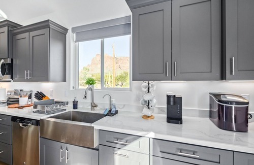 Apache Junction House | Superstition Mountains Modern Getaway