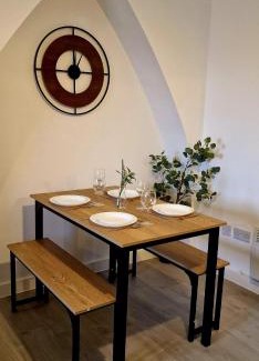Grangetown Apartment | SuperValue Suite 10 - Fast WiFi, Hotel Linen, Keyless Entry, City only 10 Mins - BY PROPERTY PROMISE