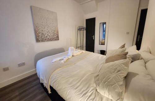 Grangetown Apartment | SuperValue Suite 2 - Fast WiFi, Hotel Linen, Keyless Entry, City only 10 Mins - BY PROPERTY PROMISE